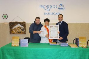Scopri di più sull'articolo La Pro Loco Barile e l’Unpli Basilicata hanno omaggiato la chef Silvana Felicetta Colucci campionessa italiana “Cuochi d’Italia”